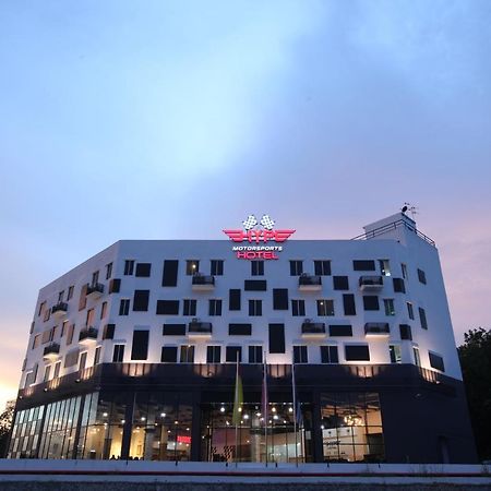 Hype Motorsport Hotel Nilai Exteriör bild