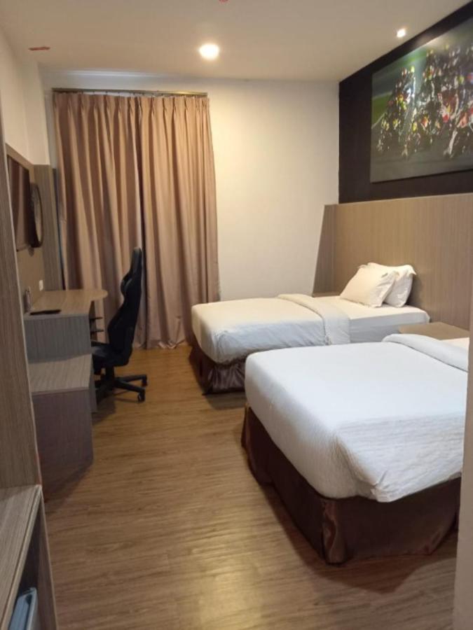 Hype Motorsport Hotel Nilai Exteriör bild