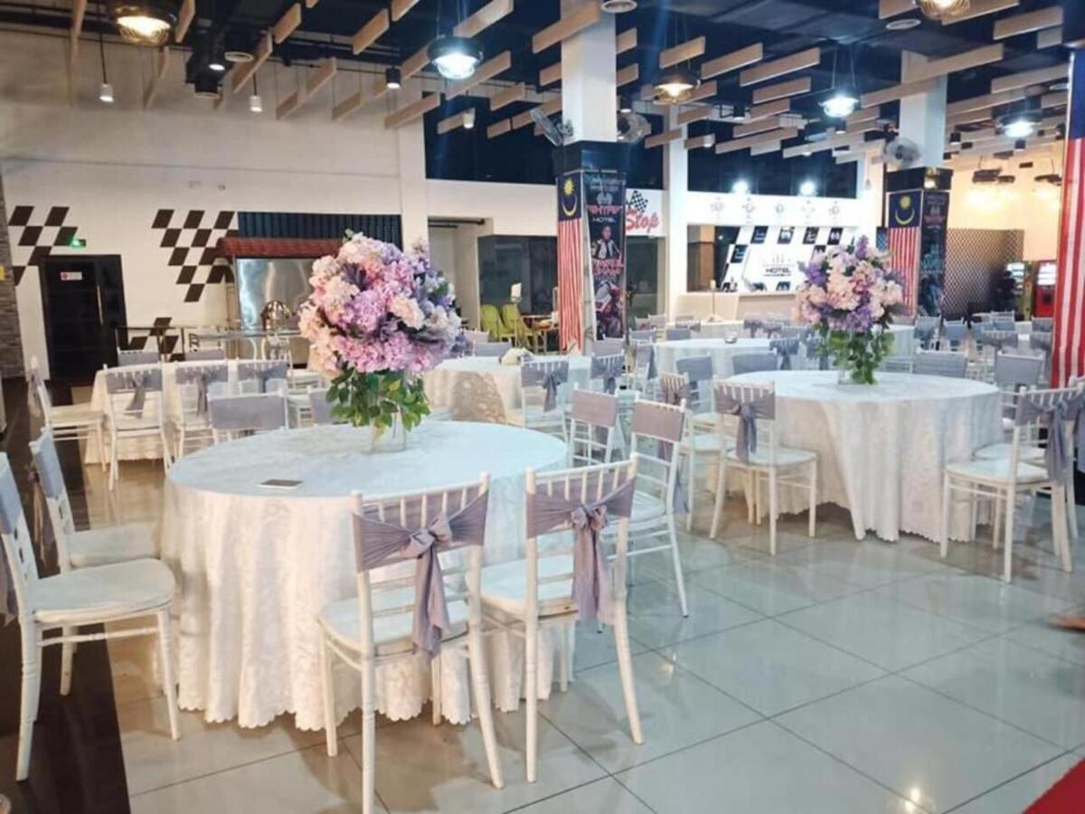 Hype Motorsport Hotel Nilai Exteriör bild