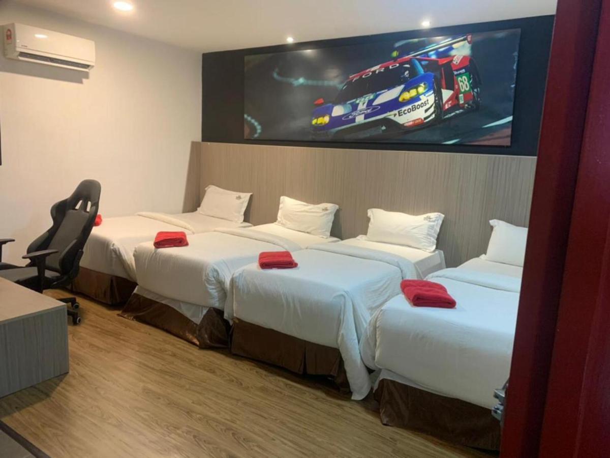 Hype Motorsport Hotel Nilai Exteriör bild