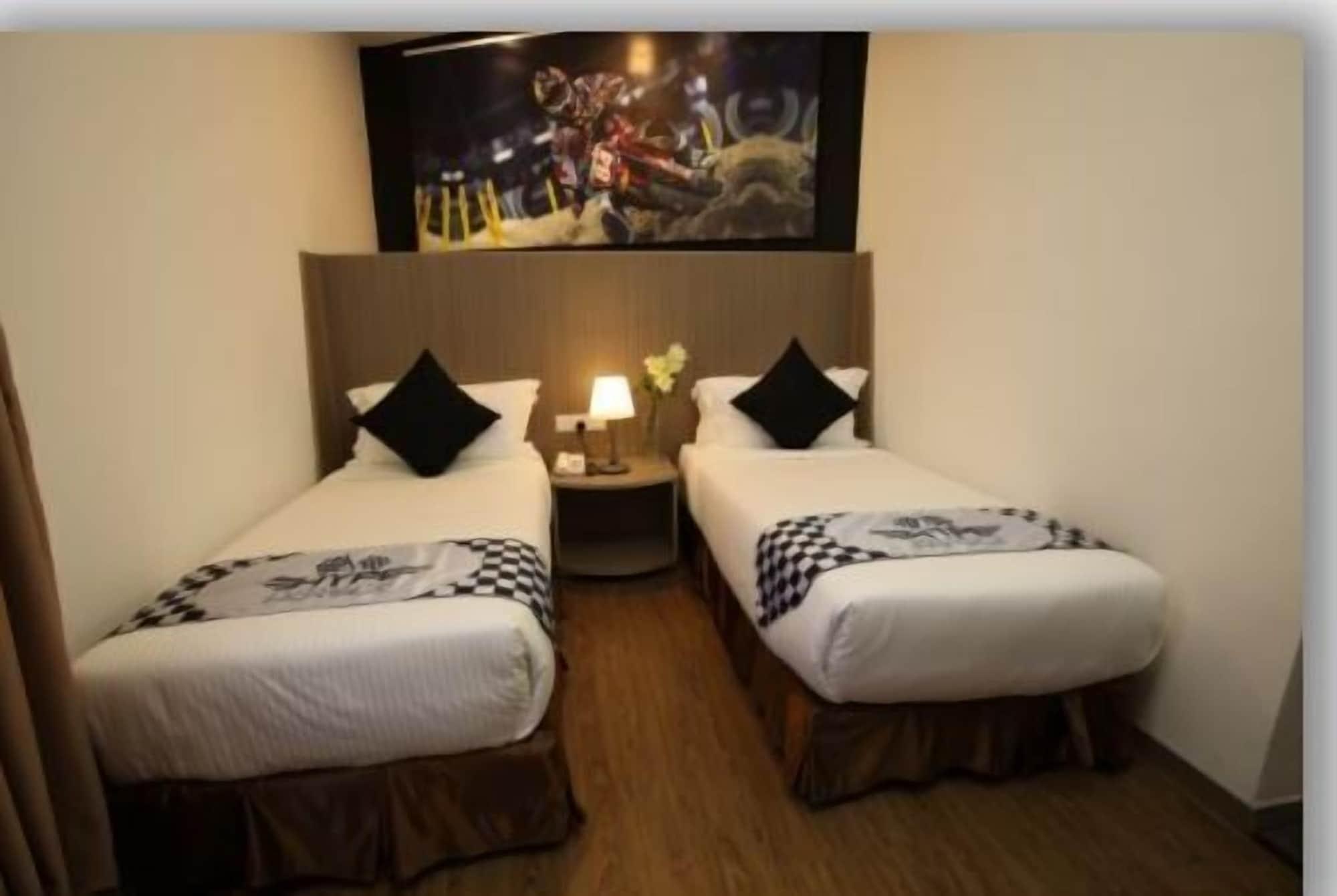 Hype Motorsport Hotel Nilai Exteriör bild
