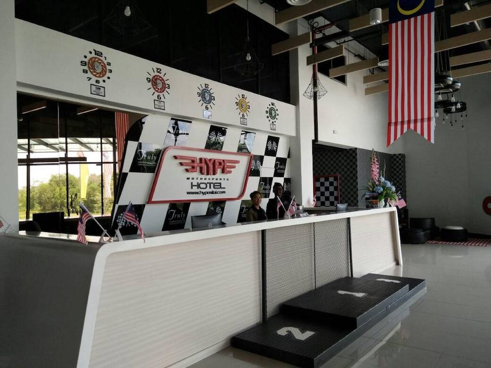 Hype Motorsport Hotel Nilai Exteriör bild