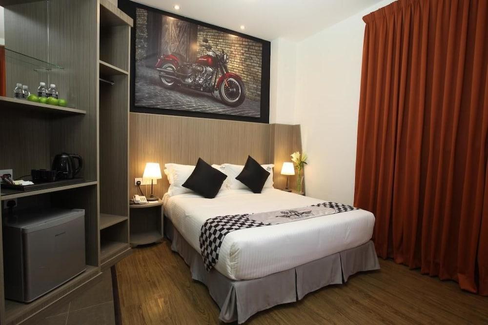 Hype Motorsport Hotel Nilai Exteriör bild
