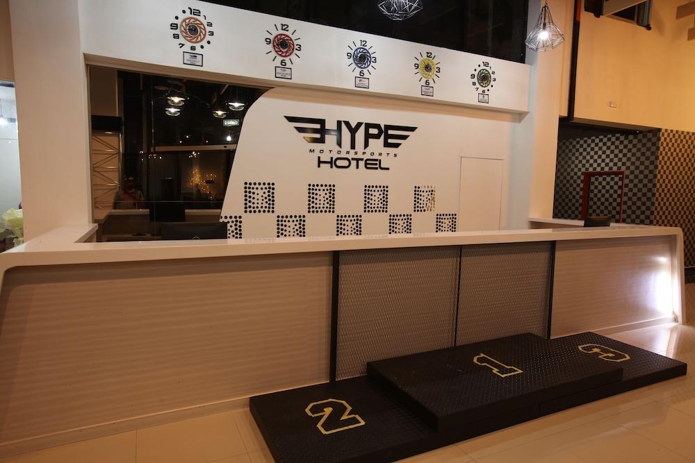Hype Motorsport Hotel Nilai Exteriör bild