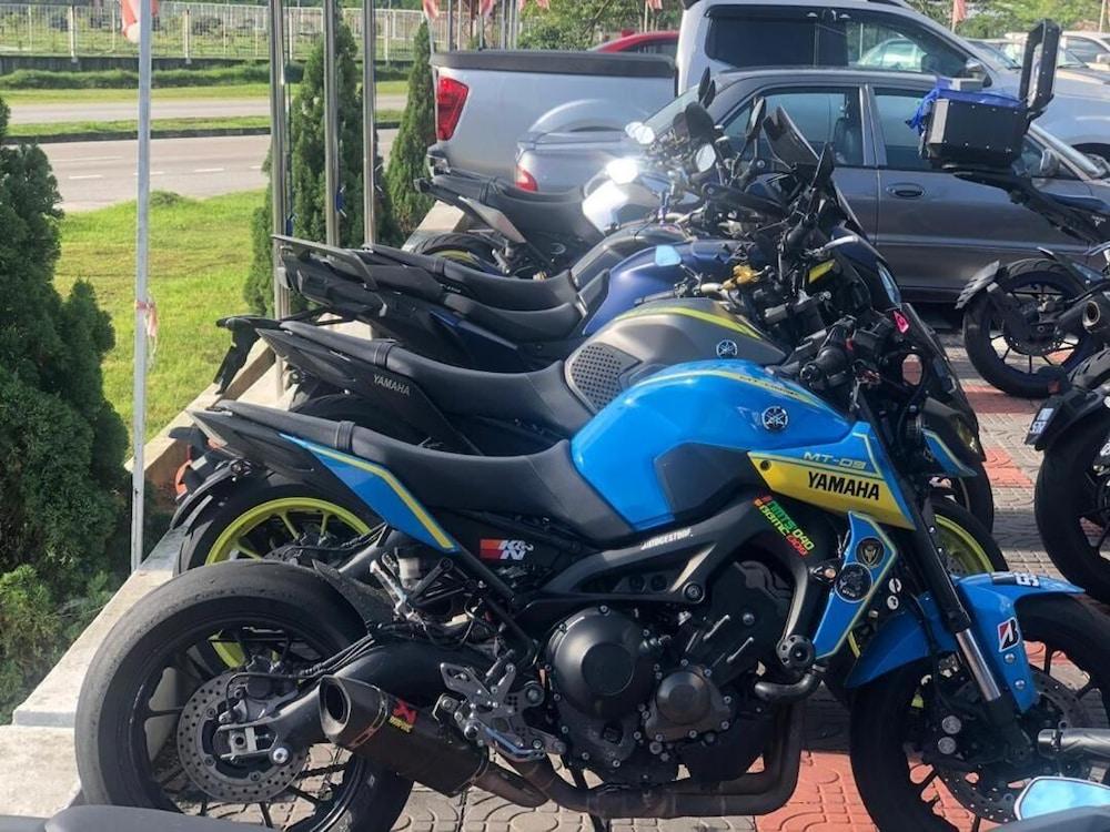 Hype Motorsport Hotel Nilai Exteriör bild
