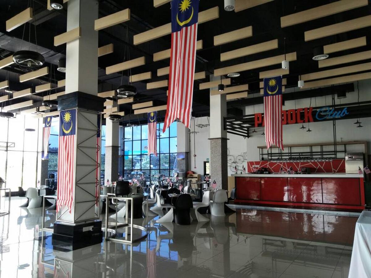 Hype Motorsport Hotel Nilai Exteriör bild