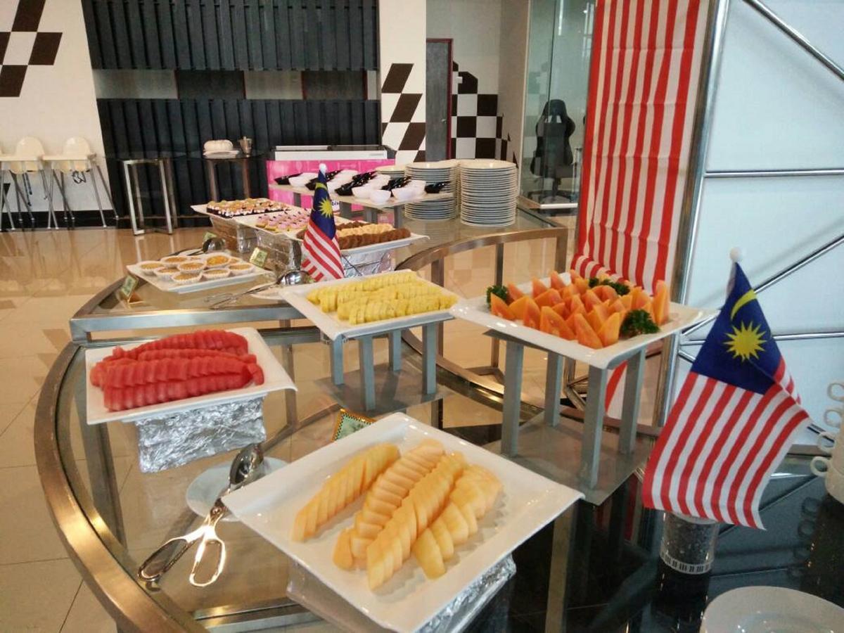 Hype Motorsport Hotel Nilai Exteriör bild