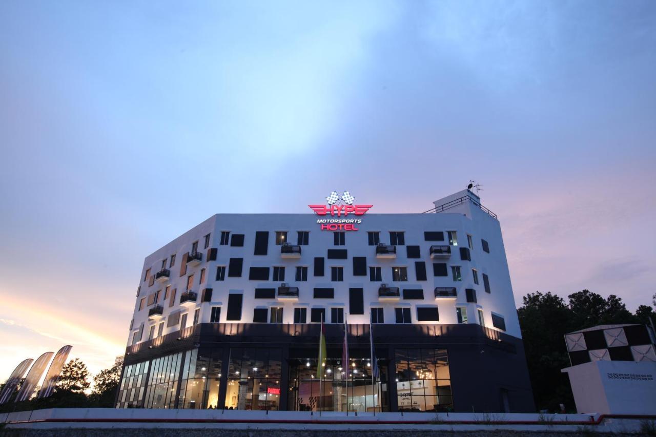 Hype Motorsport Hotel Nilai Exteriör bild